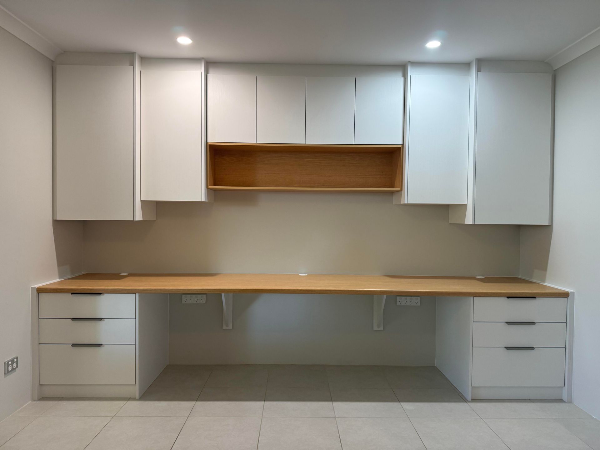 Custom Built In Desk, With Overhead Cupboards. Perth WA