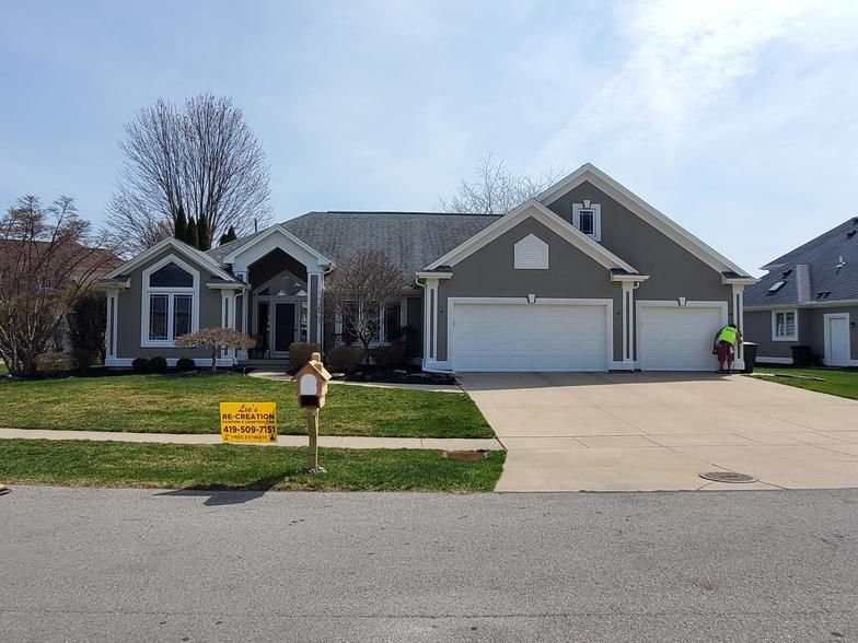 A large house with a mailbox in front of it