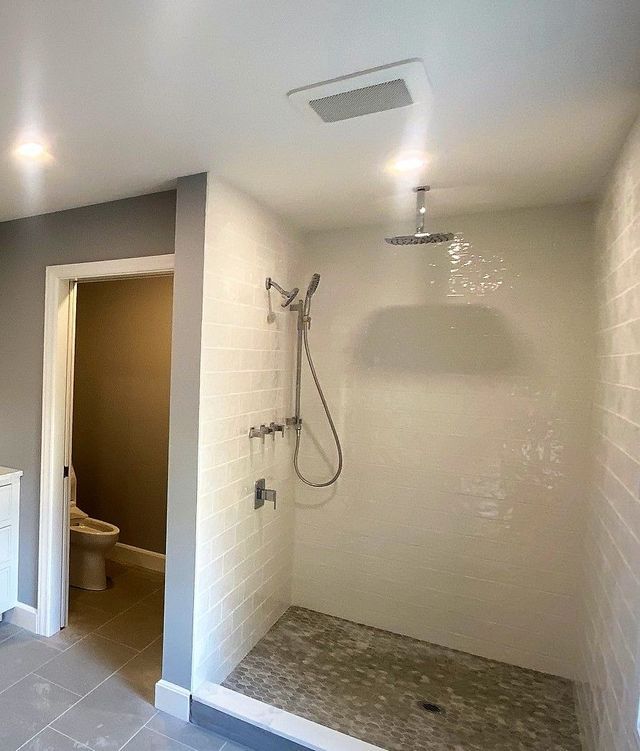 Bathroom with vent - Mendon, MA | American Bath Works