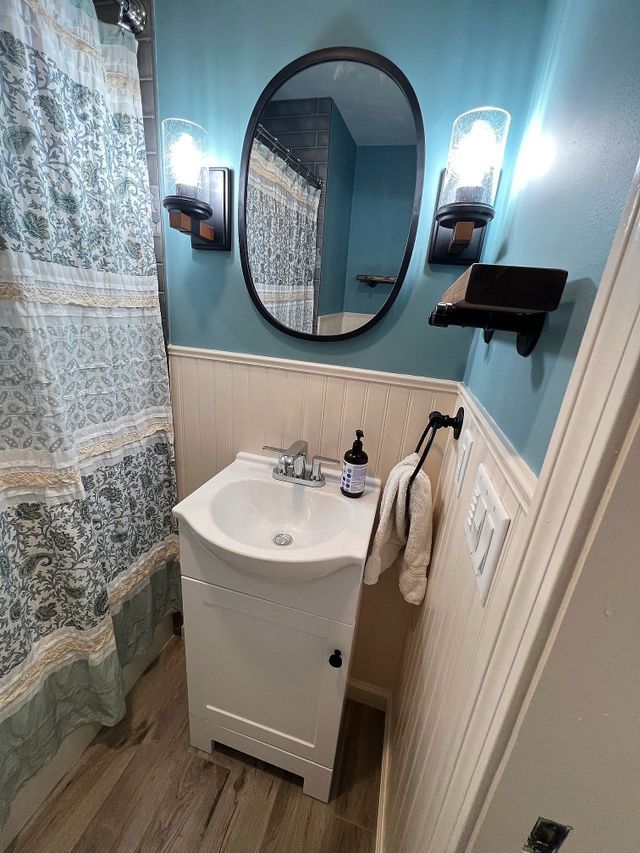 Sink with oval mirror - Mendon, MA | American Bath Works