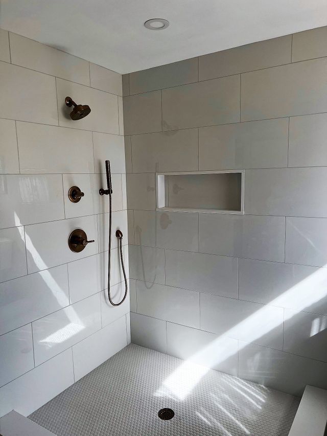 Sunlight in the bathroom - Mendon, MA | American Bath Works