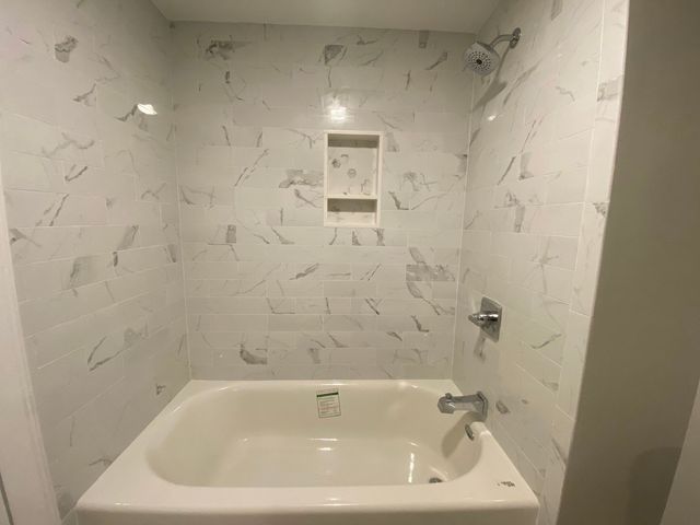 White bathtub - Mendon, MA | American Bath Works