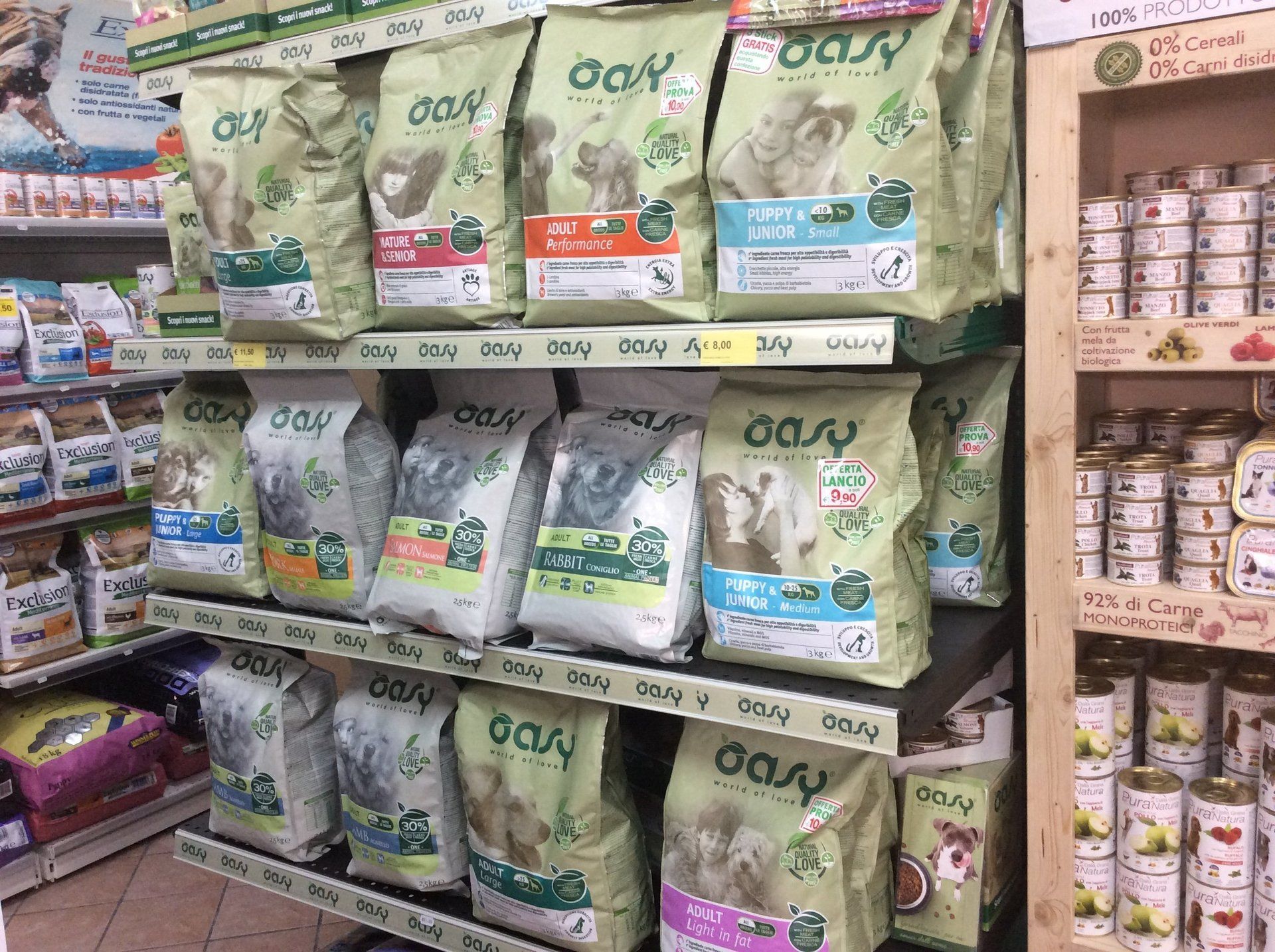 Cibo per animali domestici in esposizione