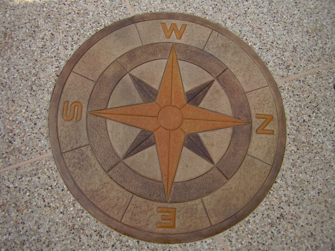 A compass with the letters w e and n on it