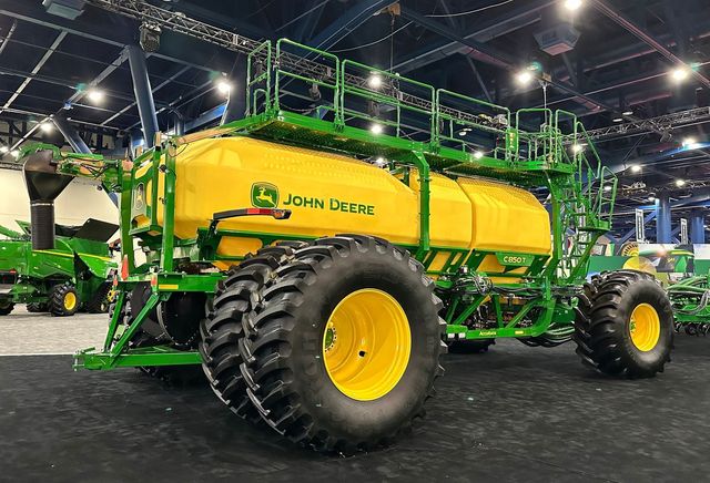 John Deere トラクター(キャタピラ) John Deere reveals MY25 Equipment