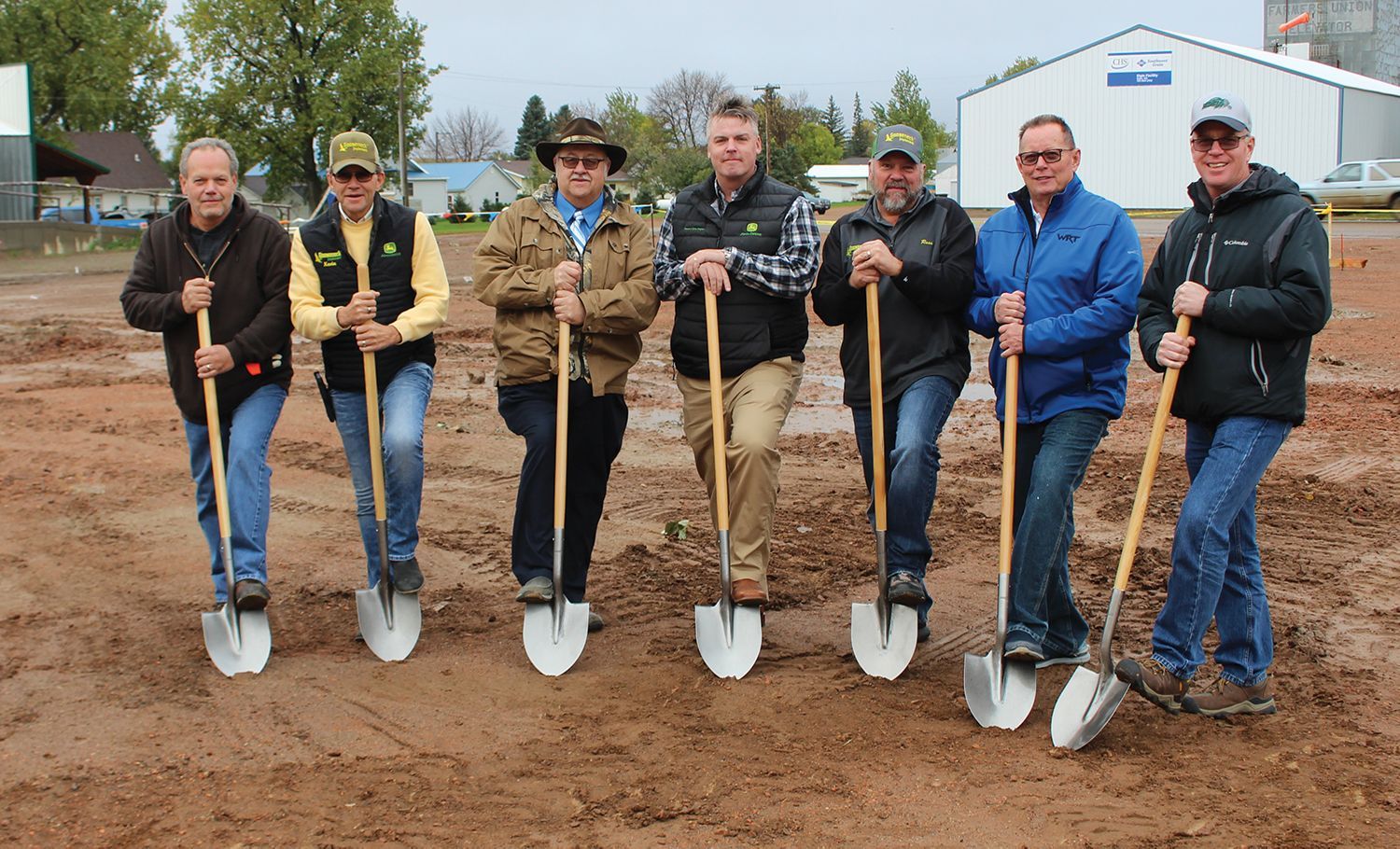 Bryan Hoffer (Gooseneck), Kevin Borud (Gooseneck), Ron Bartz (Elgin Mayor), Morgen Dietrich (John Deere), Russ Rebel (Gooseneck), Frank Brown (WRT), Aaron Levorson (First International Bank/Elgin Chamber)