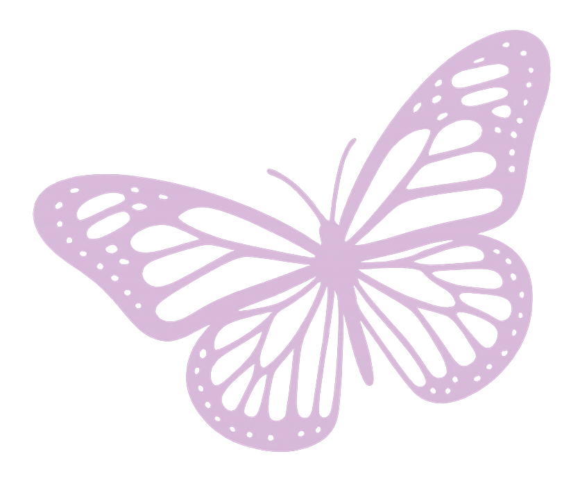 Mariposa de color violeta claro con patrones de alas detallados sobre fondo blanco.
