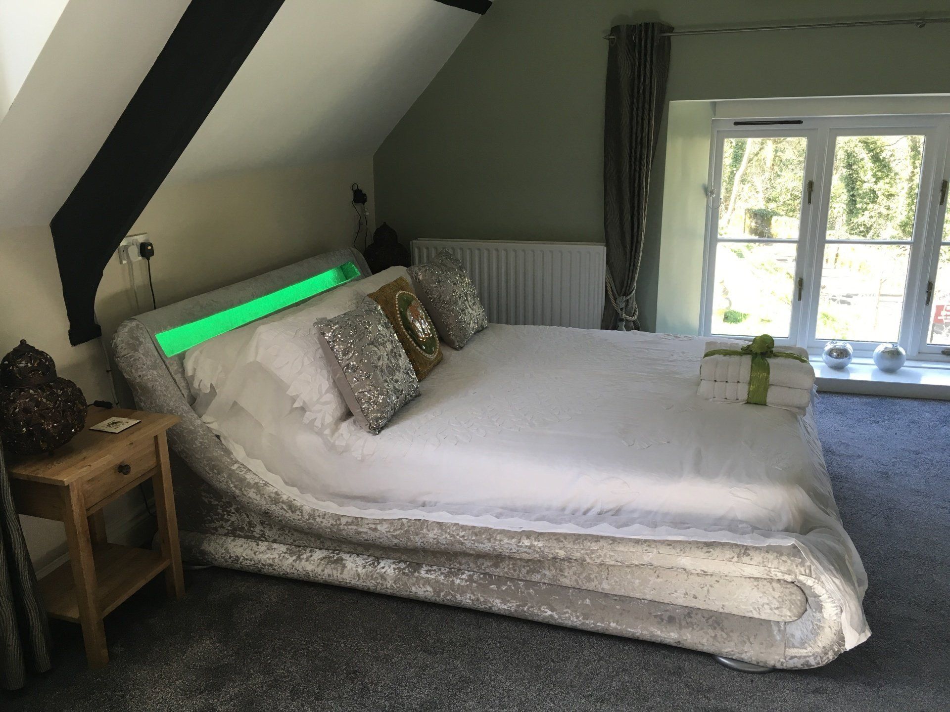 Bed and breakfast interior 4