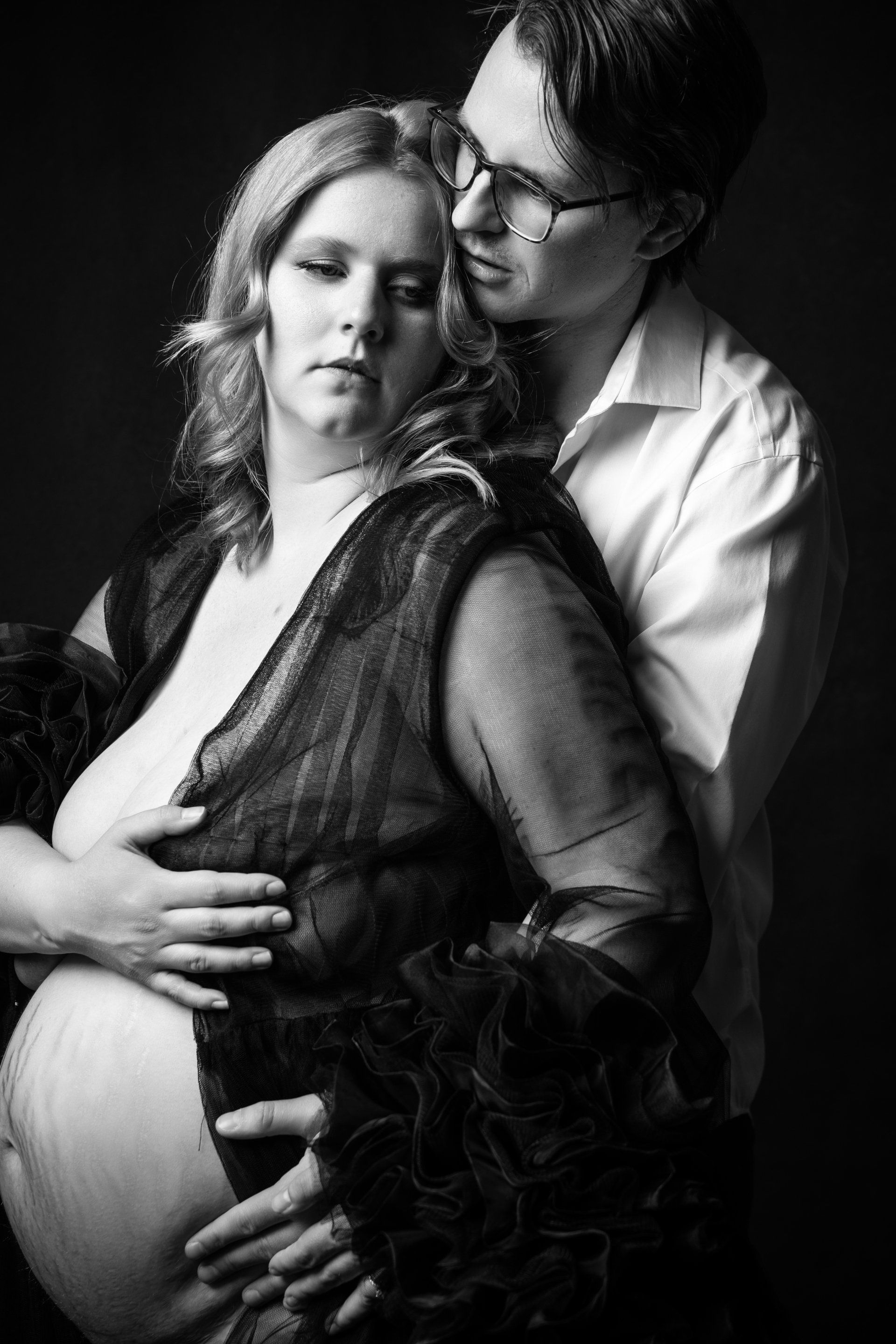 pregnant couple, woman with stretch marks