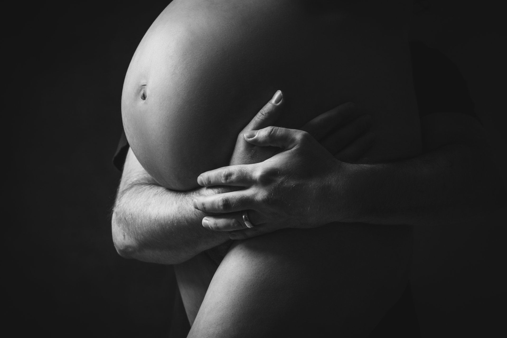 black and white maternity shoot
