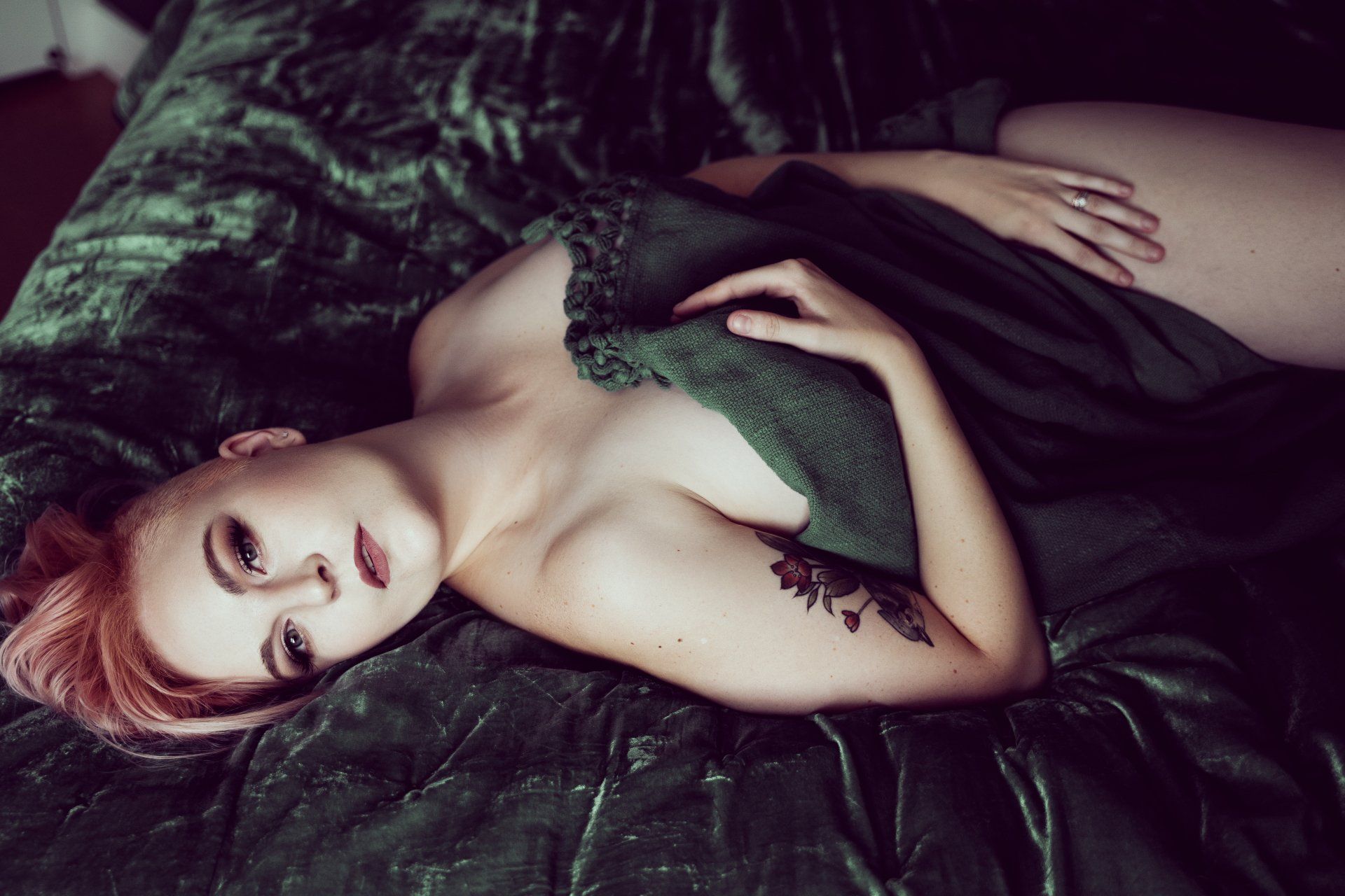 boudoir woman on bed