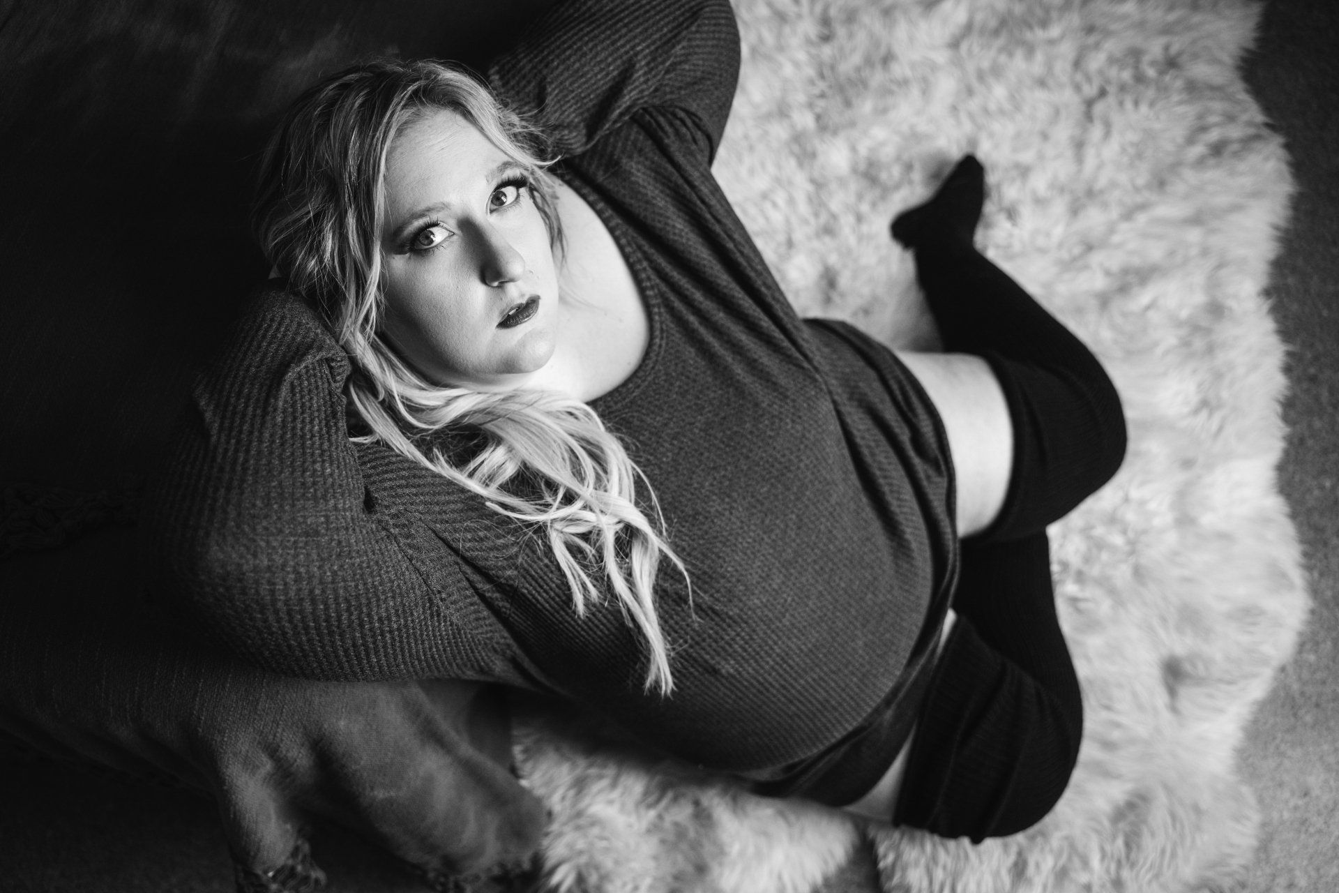boudoir woman sitting on floor looking up with hands behind head