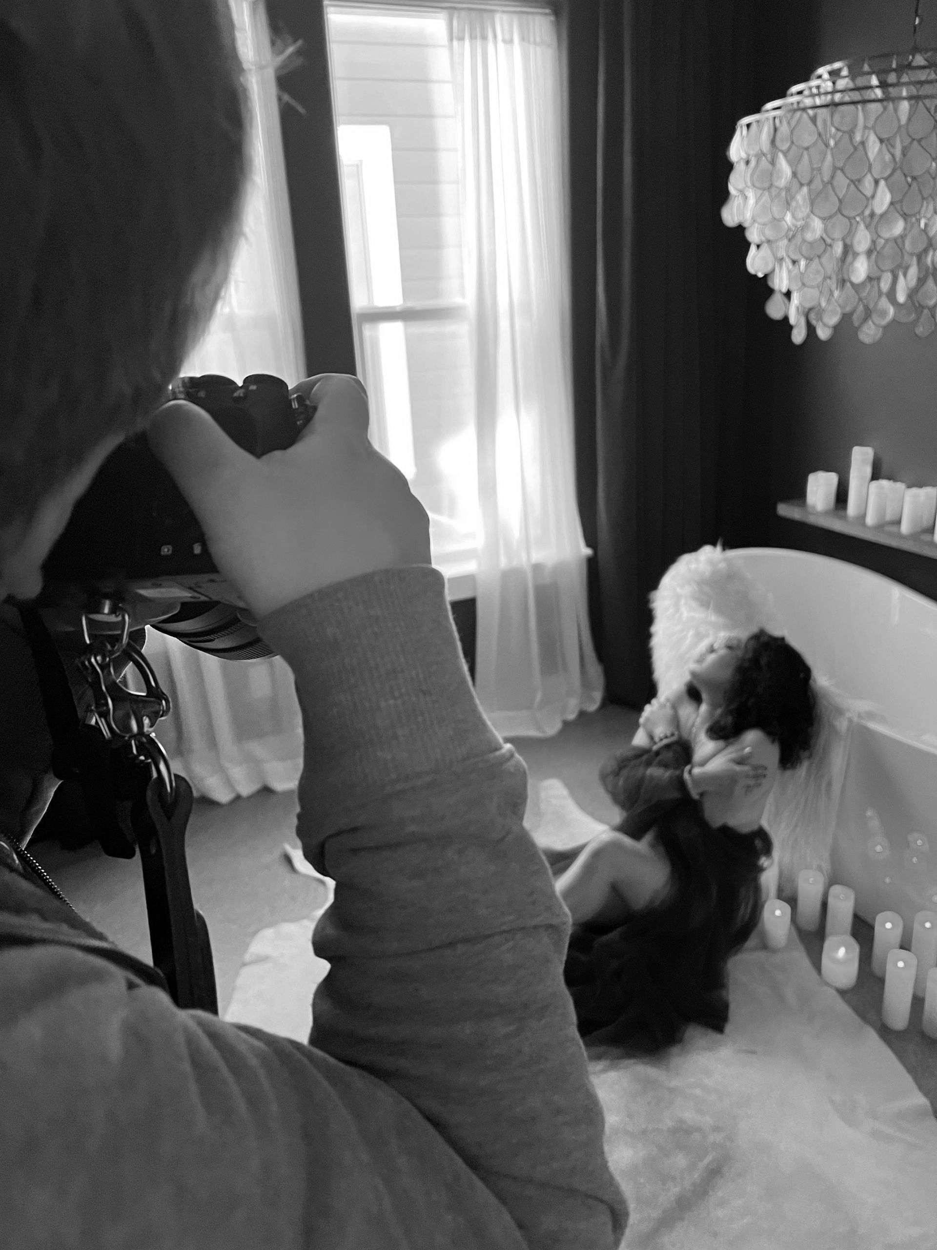 boudoir photographer in Utah taking photos of client