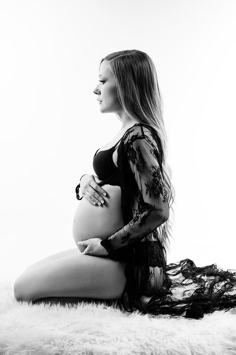 maternity image of woman sitting on rug