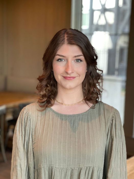 chloe polancich copywriter profile image