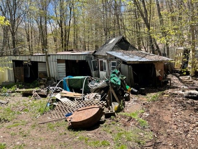 Outside House Junk - Lake Katrine, NY - Bill’s Junk Be Gone