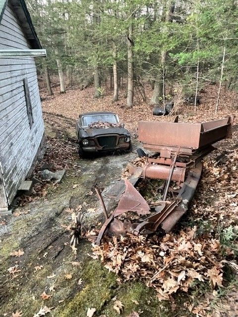 A Car with Junk Around - Lake Katrine, NY - Bill’s Junk Be Gone