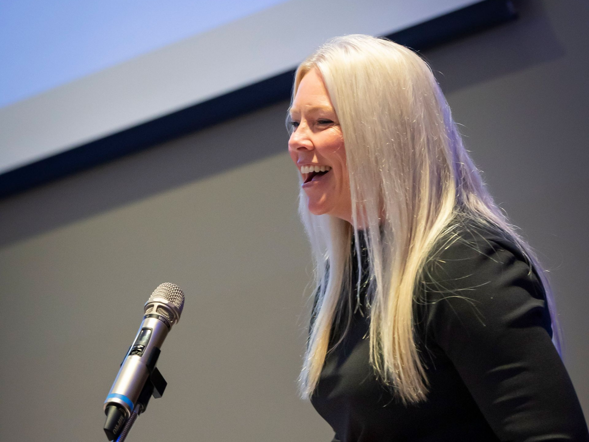 Crystal Elliott Accepts The Distinguished Alumni Award From Columbia College.