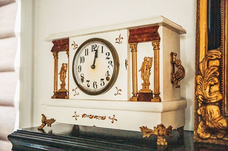 Bid on Quality Antiques & Collectibles in Jefferson City, MO With Atterberry Auction & Realty Co.