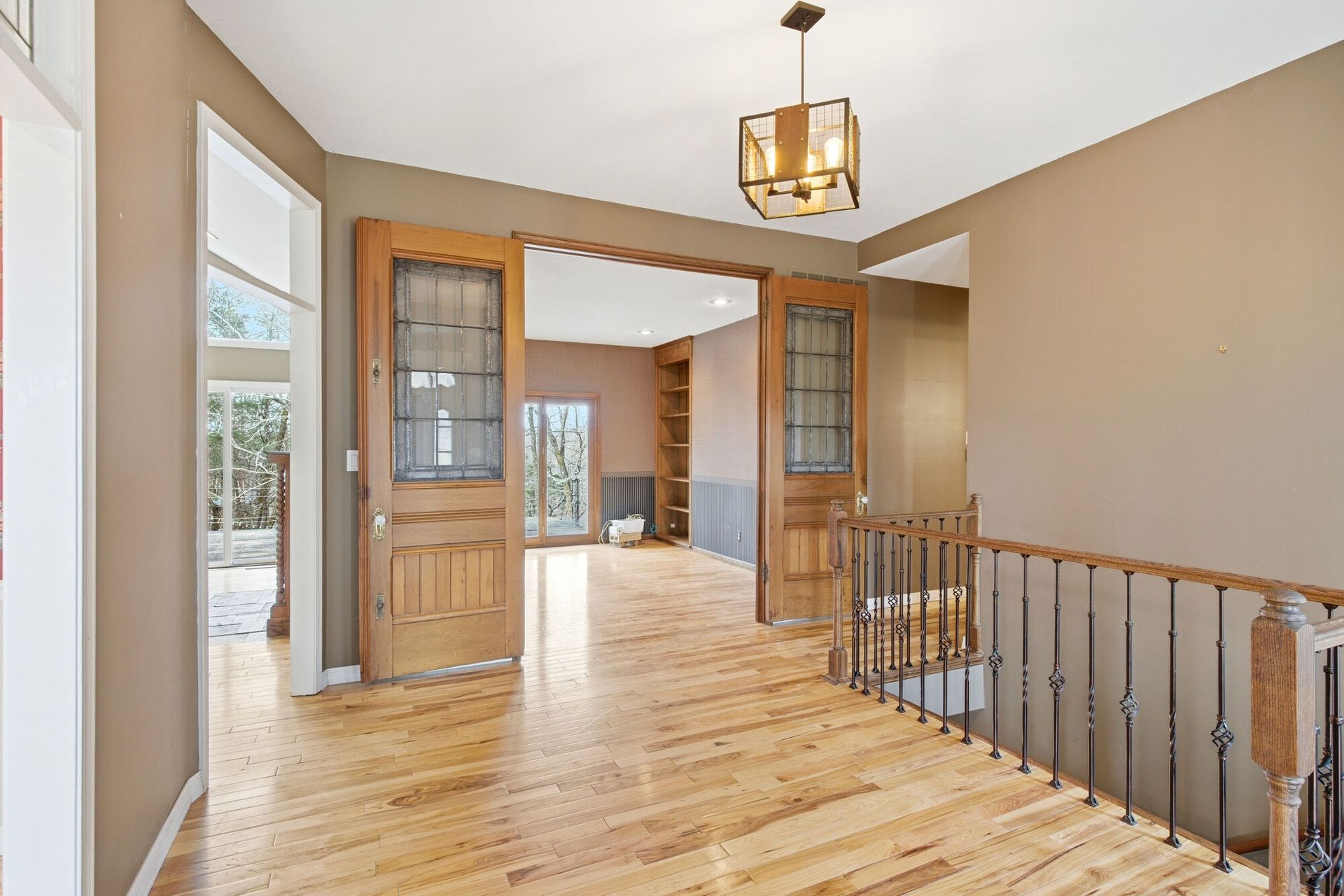 Buy & Sell Unique Homes & Real Estate at Auction in Columbia, MO with Atterberry Auction.