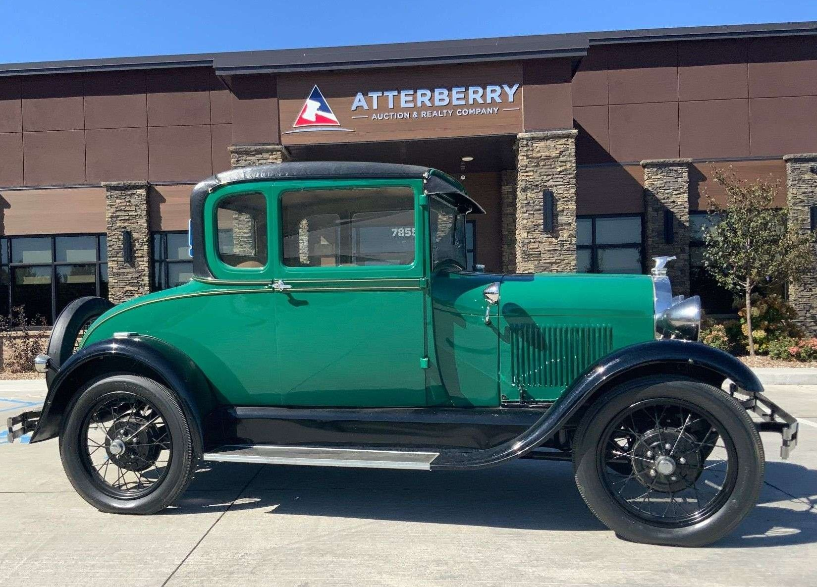 The Atterberry Auction & Realty Company Team Is Here To Help You With Your Bidding Needs.