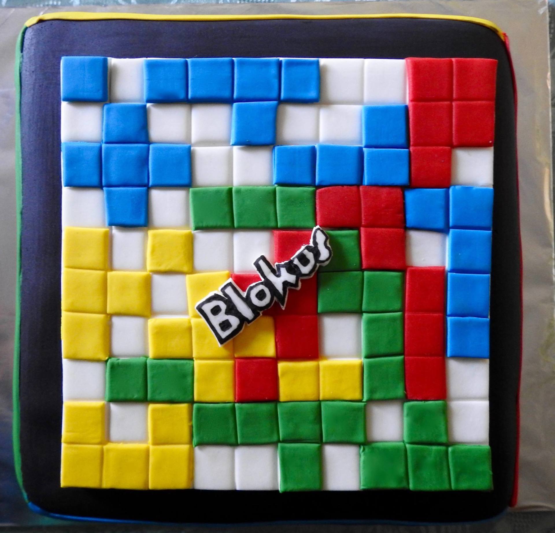Birthday cake with block game theme