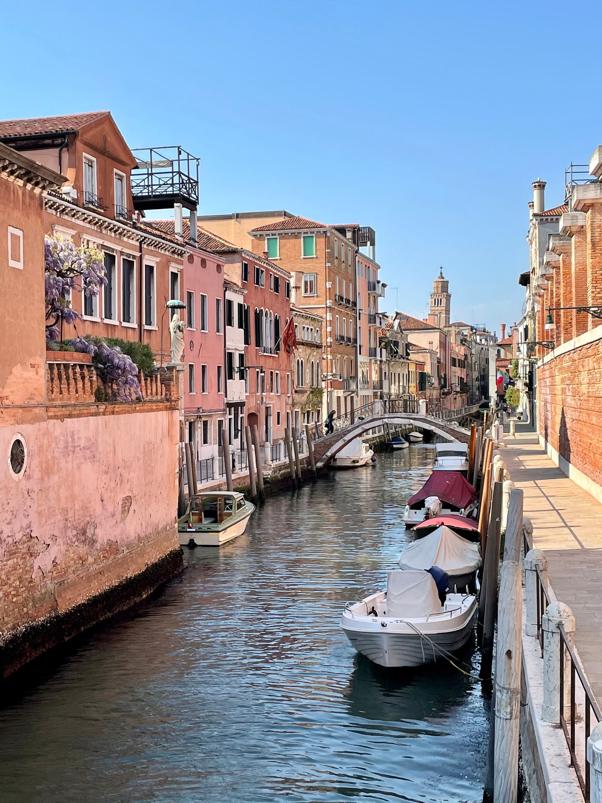 Venice reveals itself slowly, through small details and genuine moments...