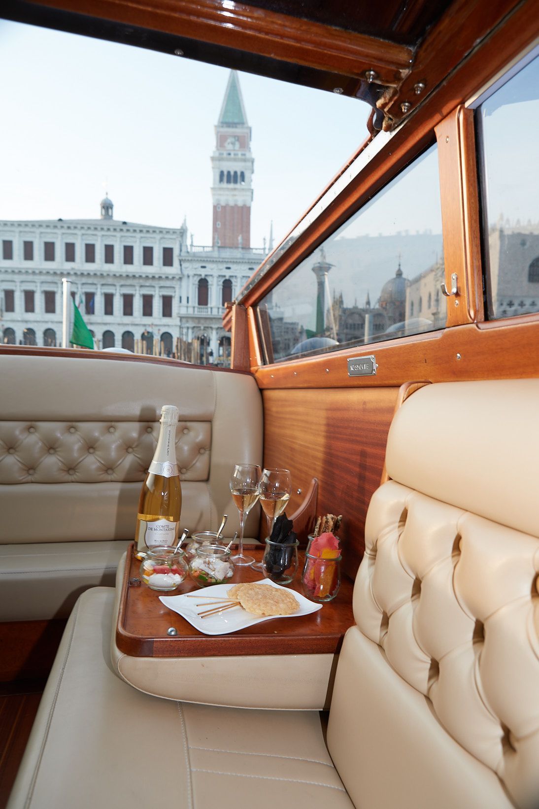 Discover “Aperitif on board” and enjoy Venice with an amazing experience by Palazzina Grassi.