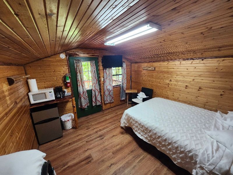 cabin 5 bed and kitchenette copper johns