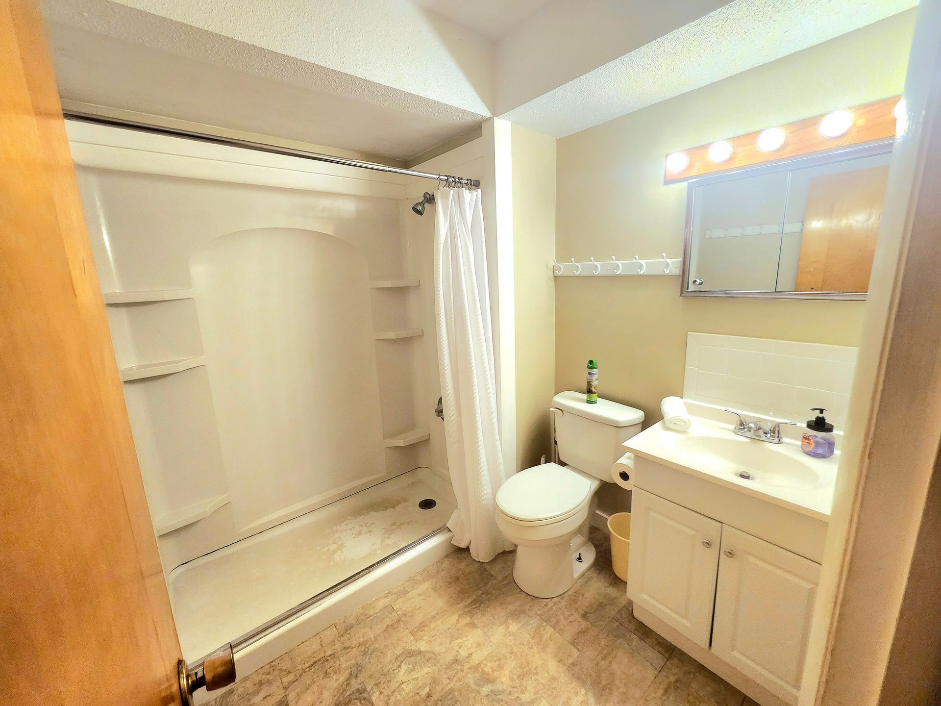 vacation rental with full bathroom