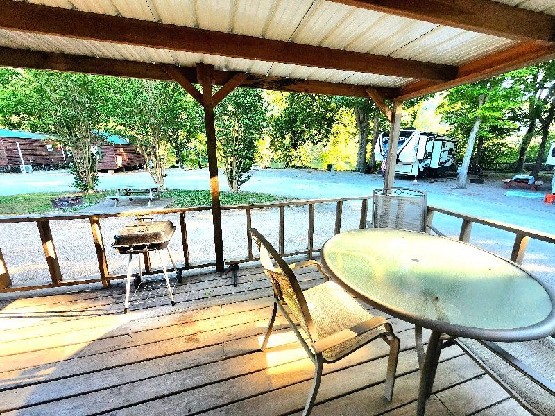 zoo cougar cabin covered porch with grill and dinette copper johns resort