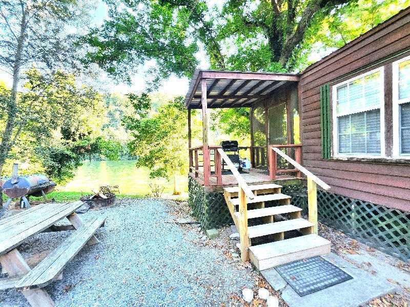 cabin on white river copper johns