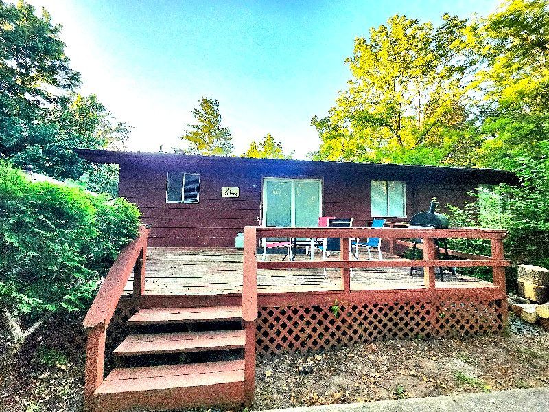 the cottage cabin deck at copper johns resort