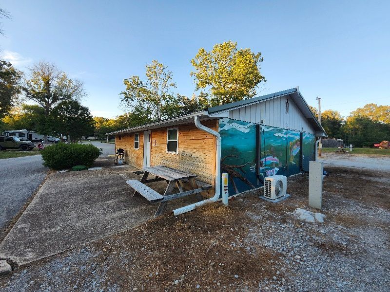 cabin with mural and picnic table copper johns resort rainbow house suite 1