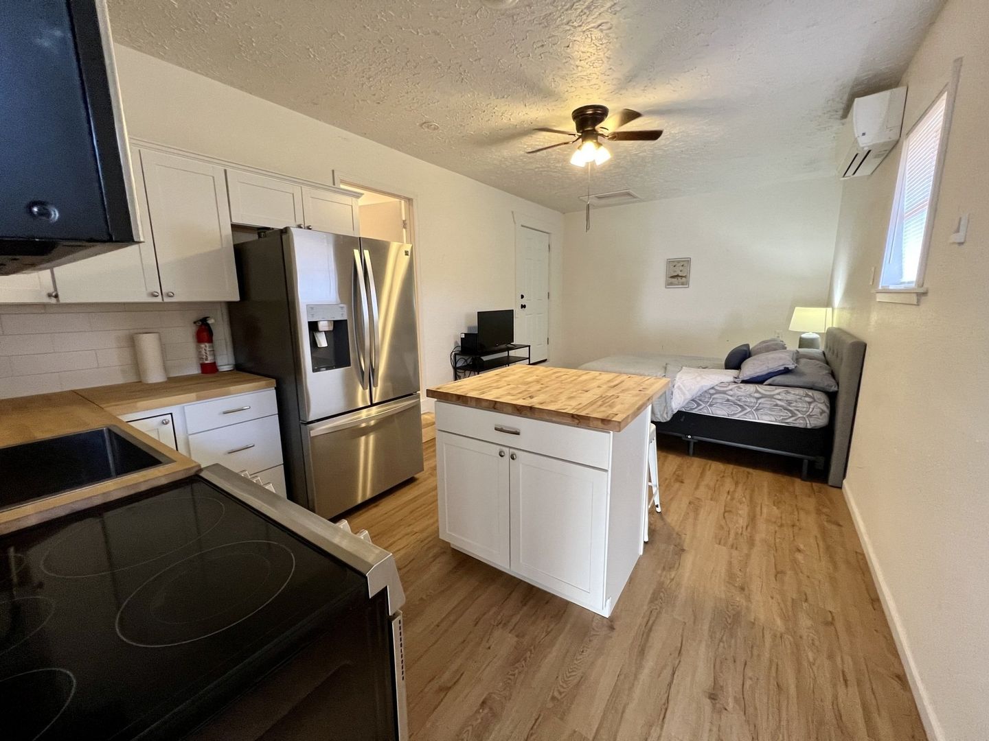 open floor plan cabin with full kitchen and large bed at copper johns resort