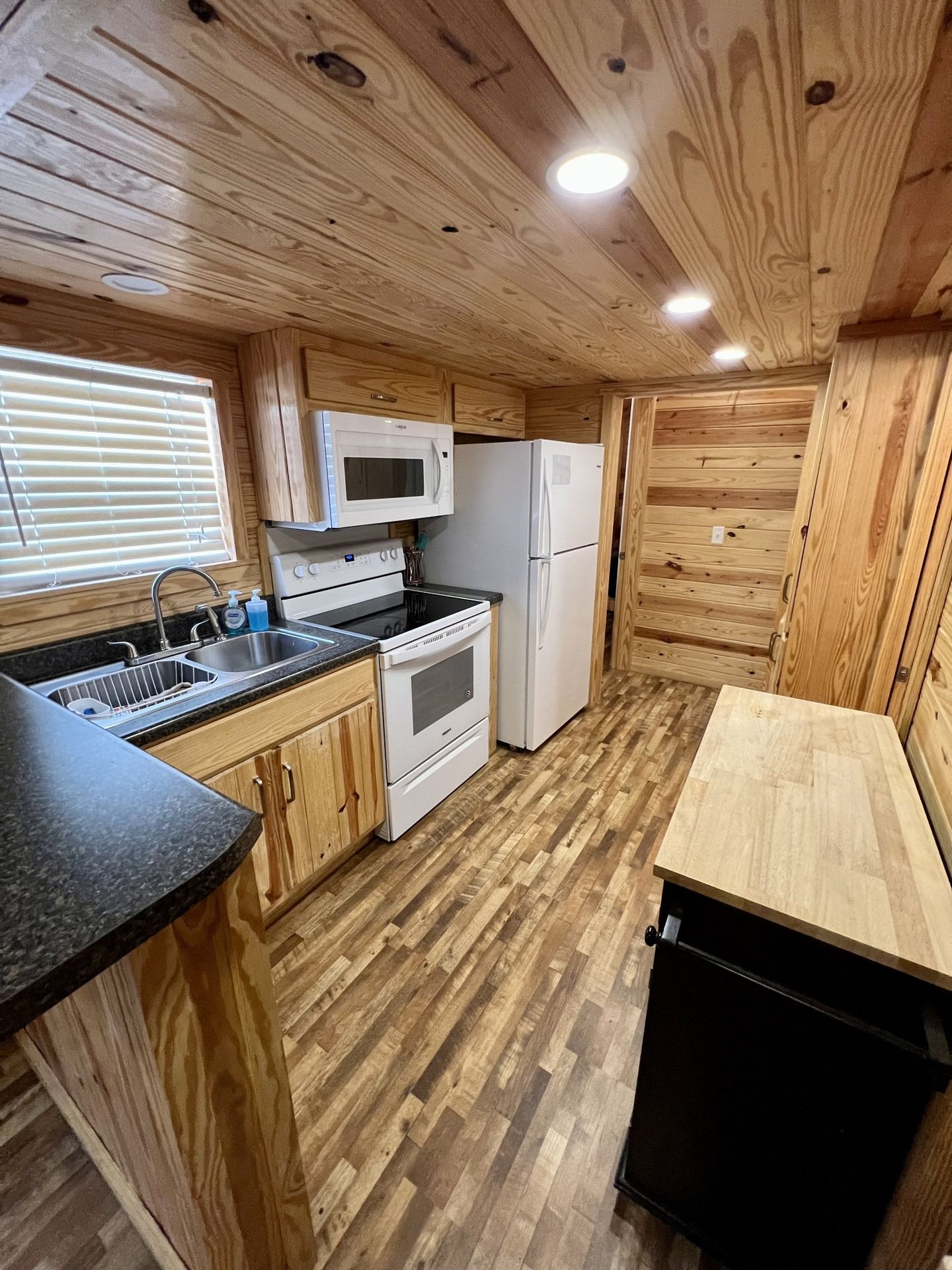 Copper Johns Resort cabin with full size kitchen appliances.