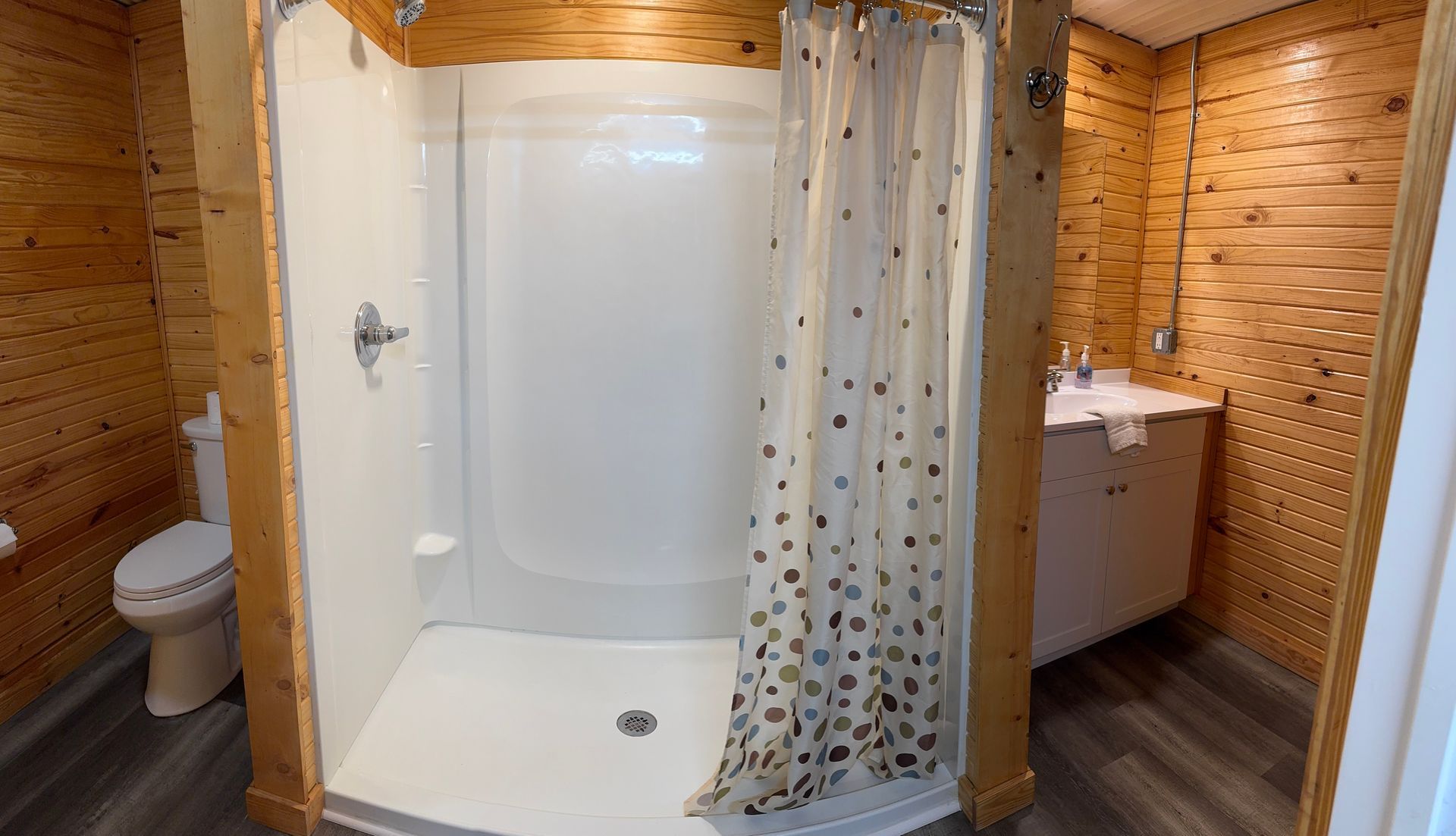 walk-in shower in rainbow house suite 2 copper johns resort