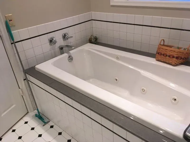 Bathtub — Iowa City, IA — Olson Remodeling & Construction