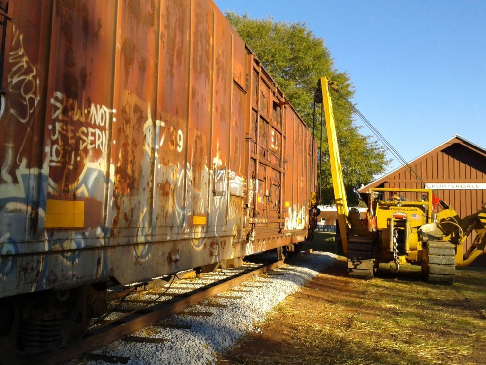 A train car with graffiti on it that says do not enter