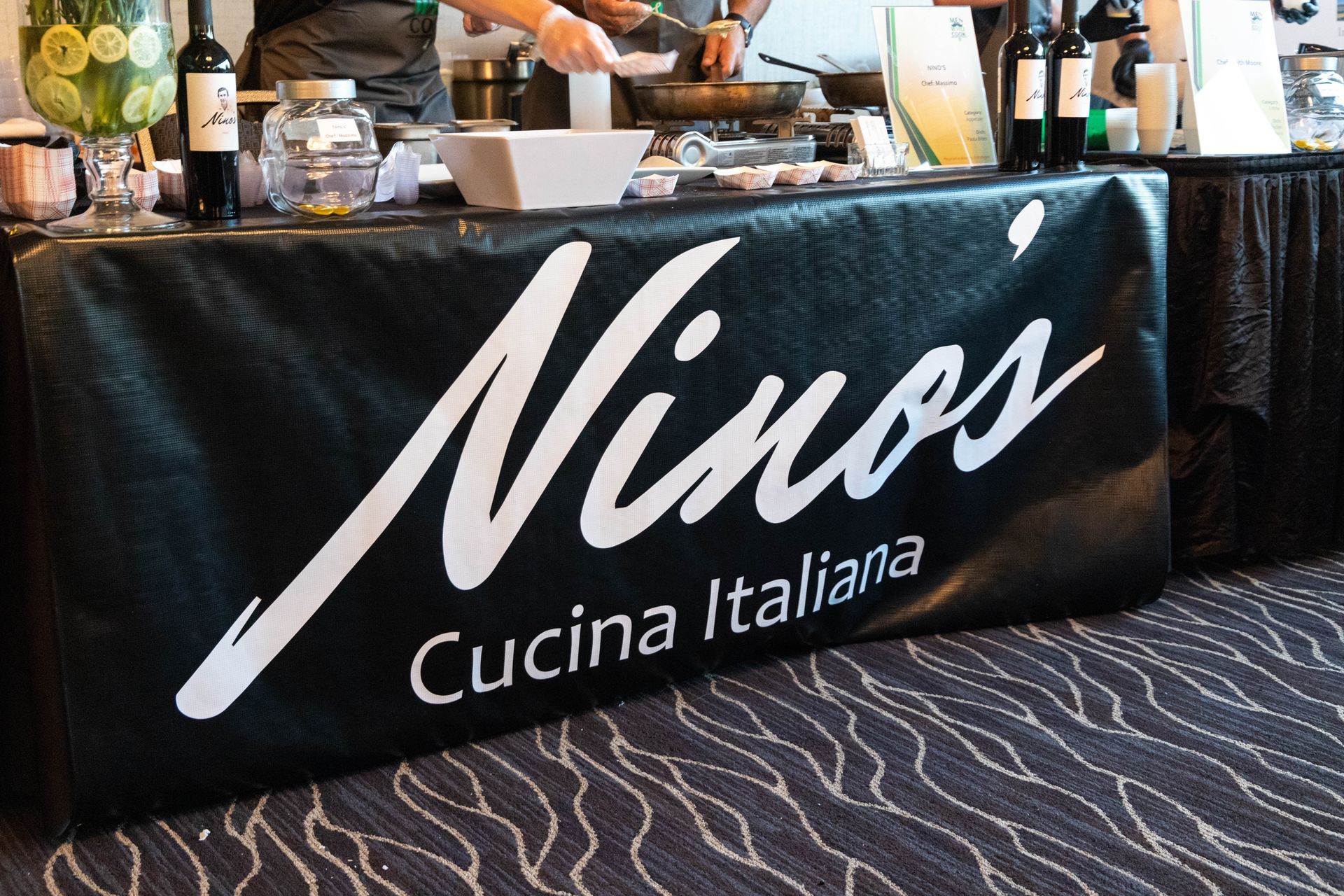 a table with a sign that says ' nino 's cucina italiana ' on it