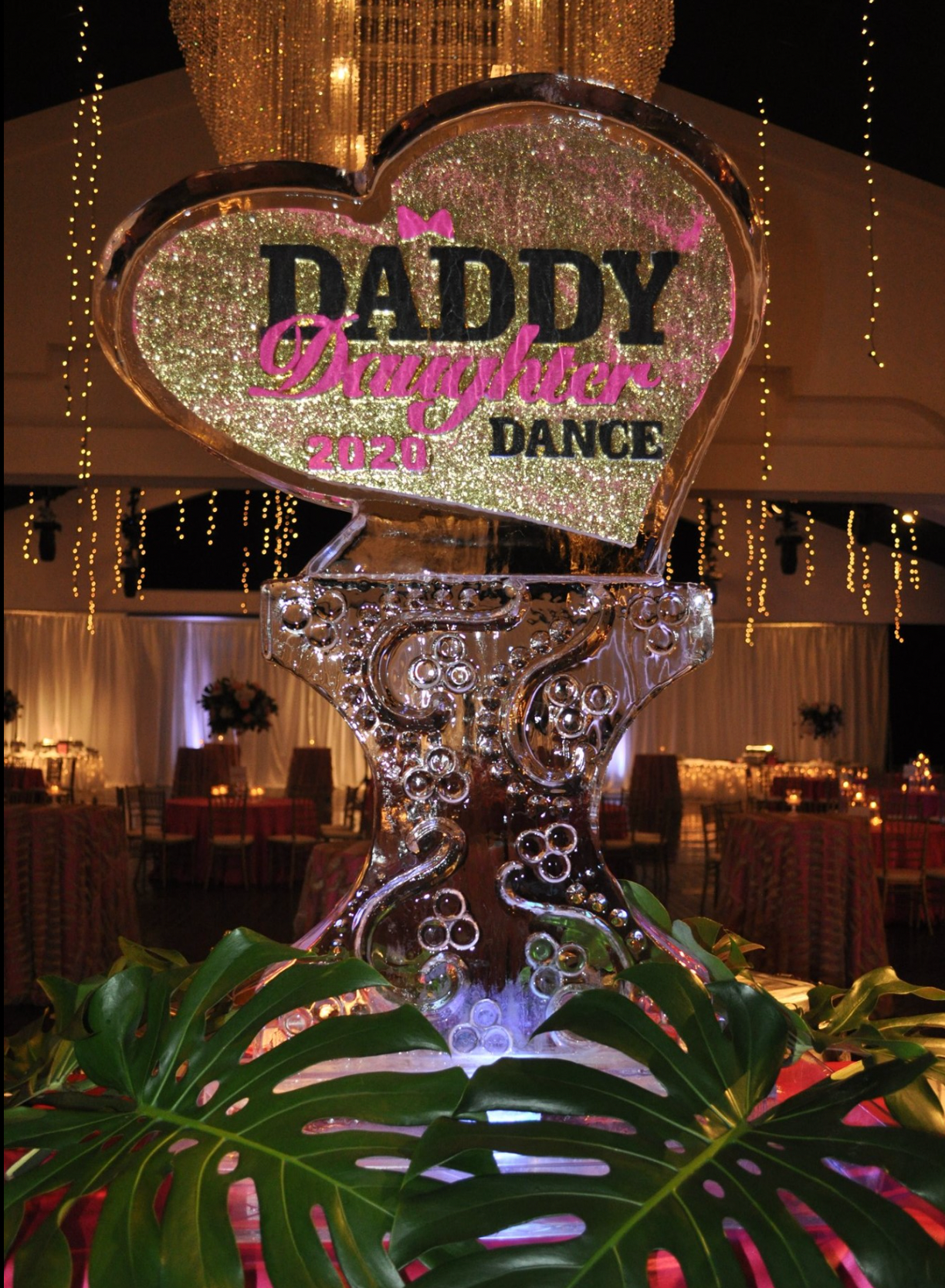 A heart shaped sign that says daddy daughter dance