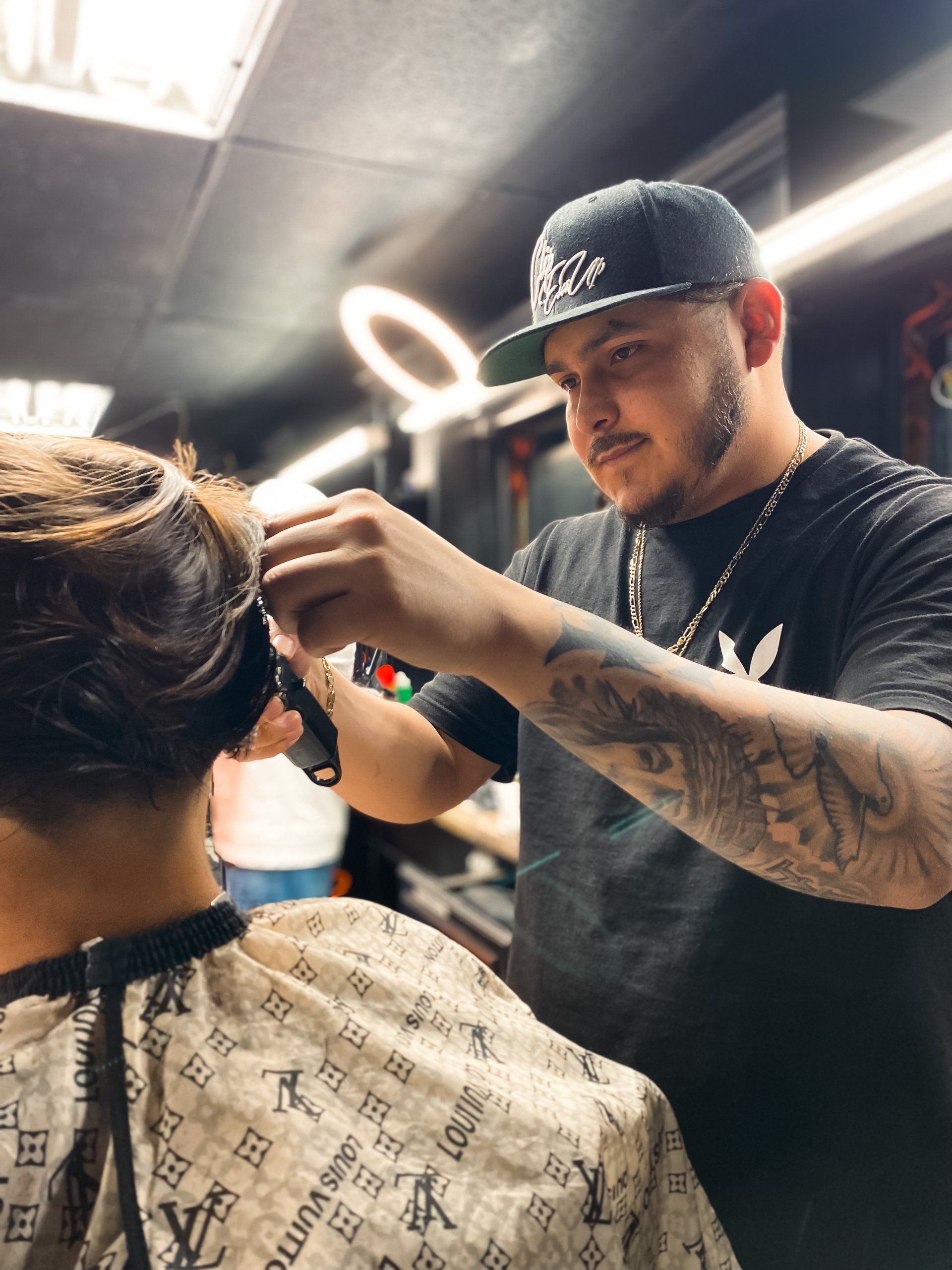 Steven barber at Clip Em' Up giving haircut