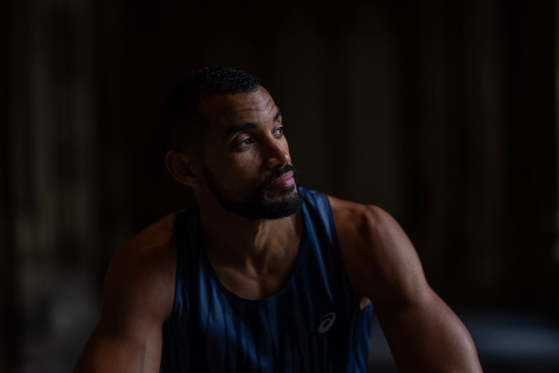 Jonathan van de Asics Frontrunners tijdens een shoot in Utrecht