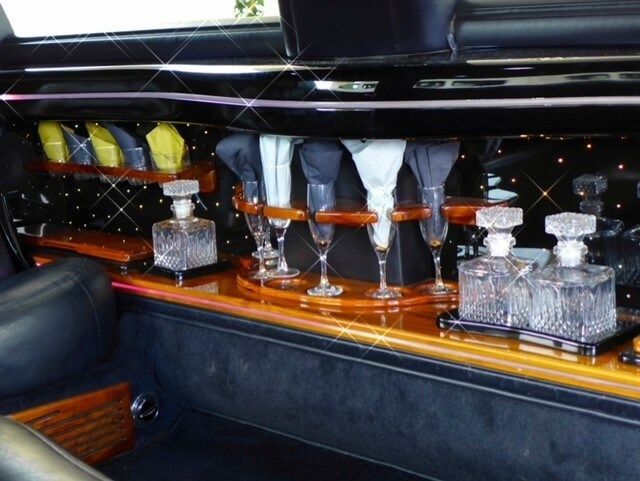 white stretch town car limo rental in Dallas