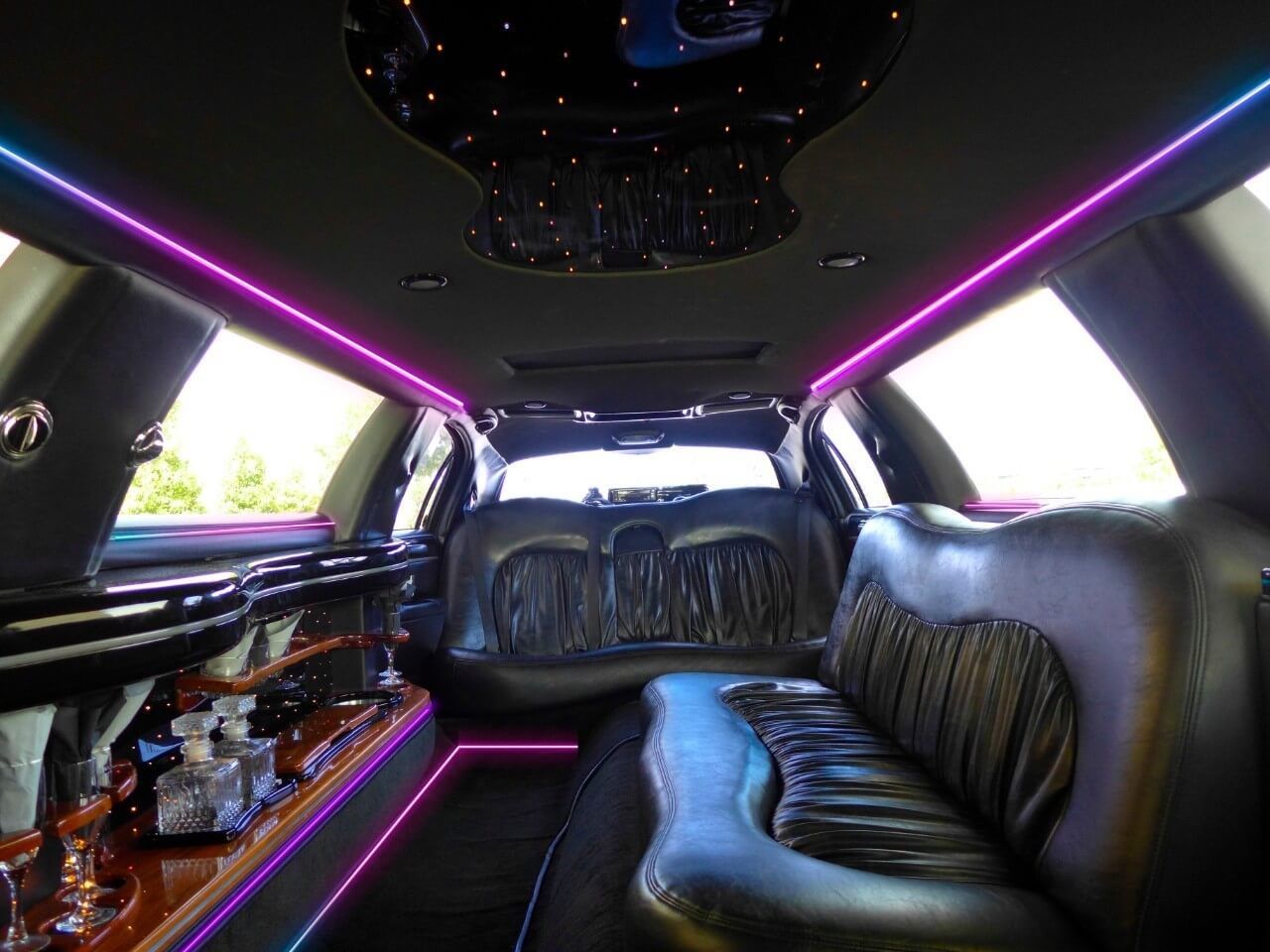 white stretch town car limo service