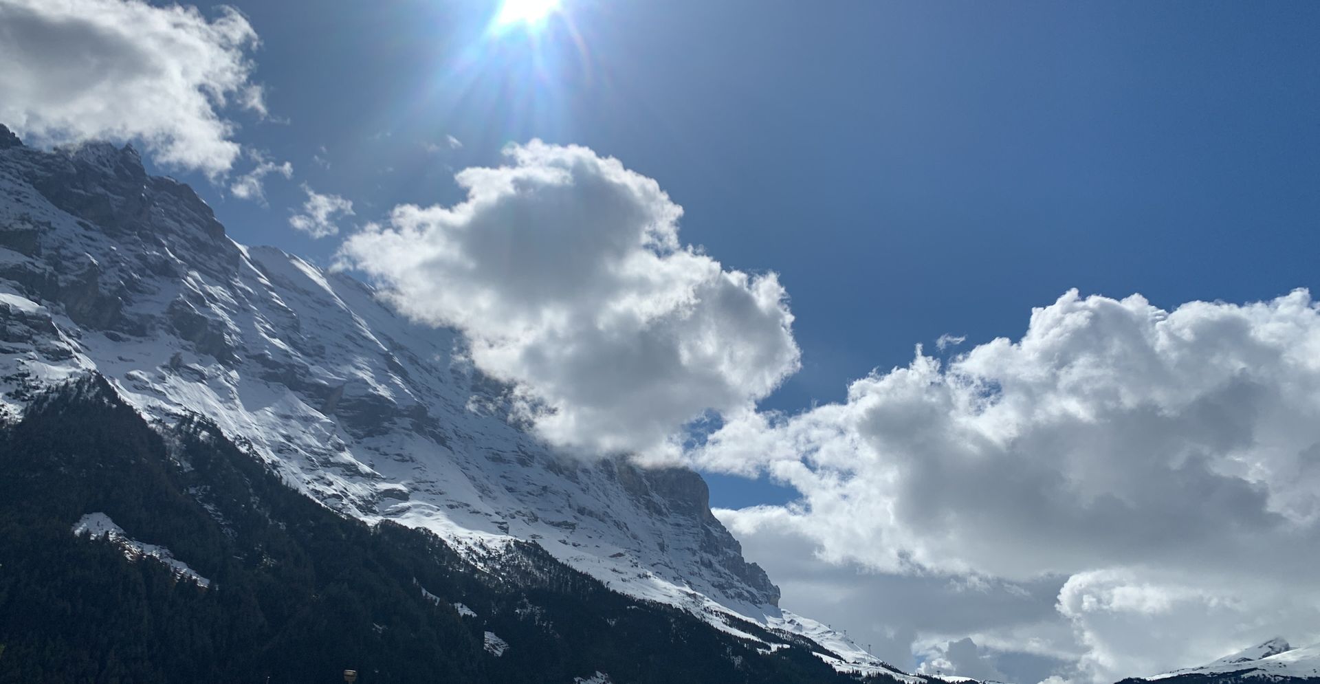 Jungfrau-Blick direkt vor unserem Swiss Chocolate Chalet in Interlaken