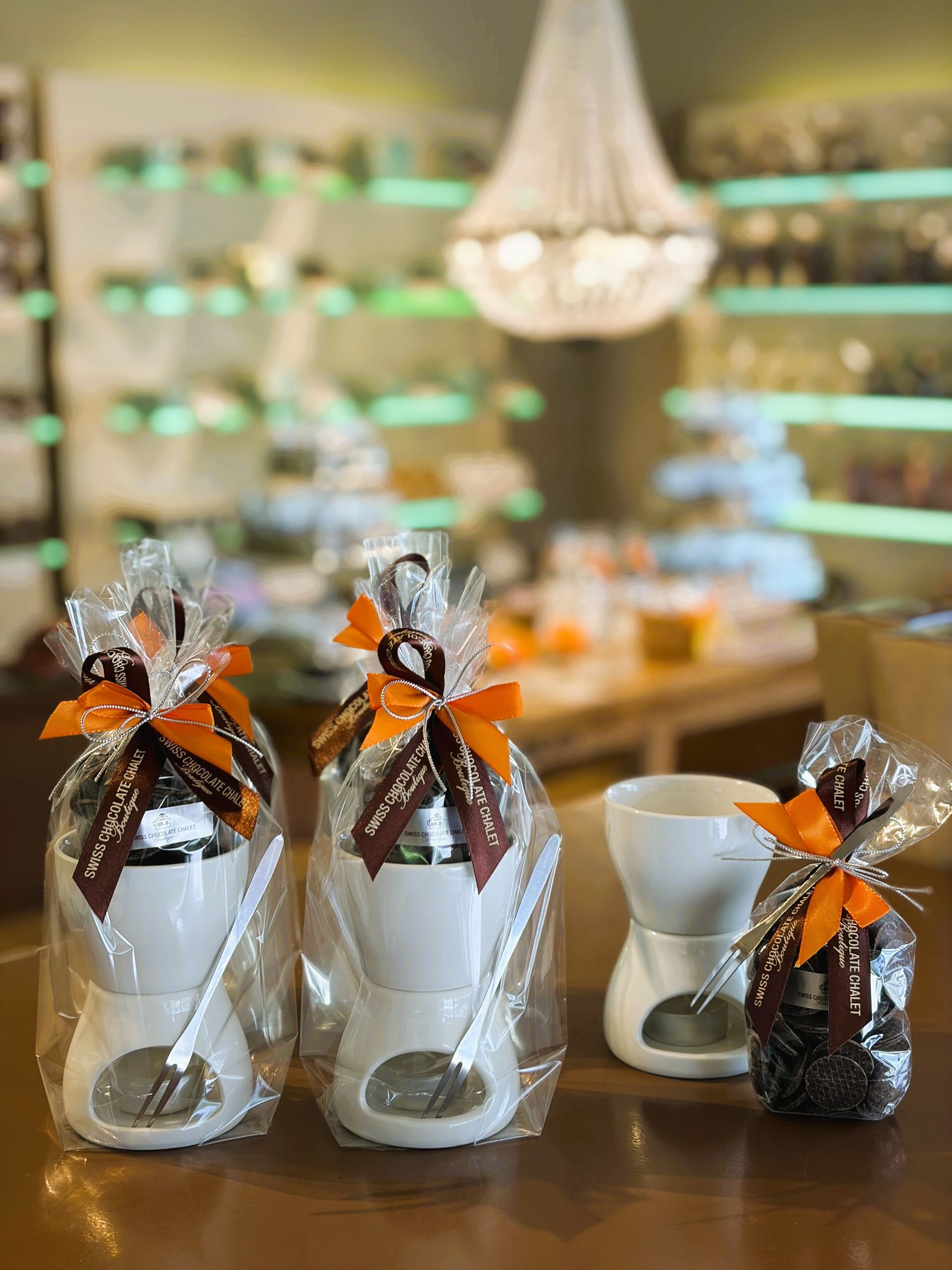 Swiss chocolate fondue set, complete with 150g dark chocolate, candle and fork