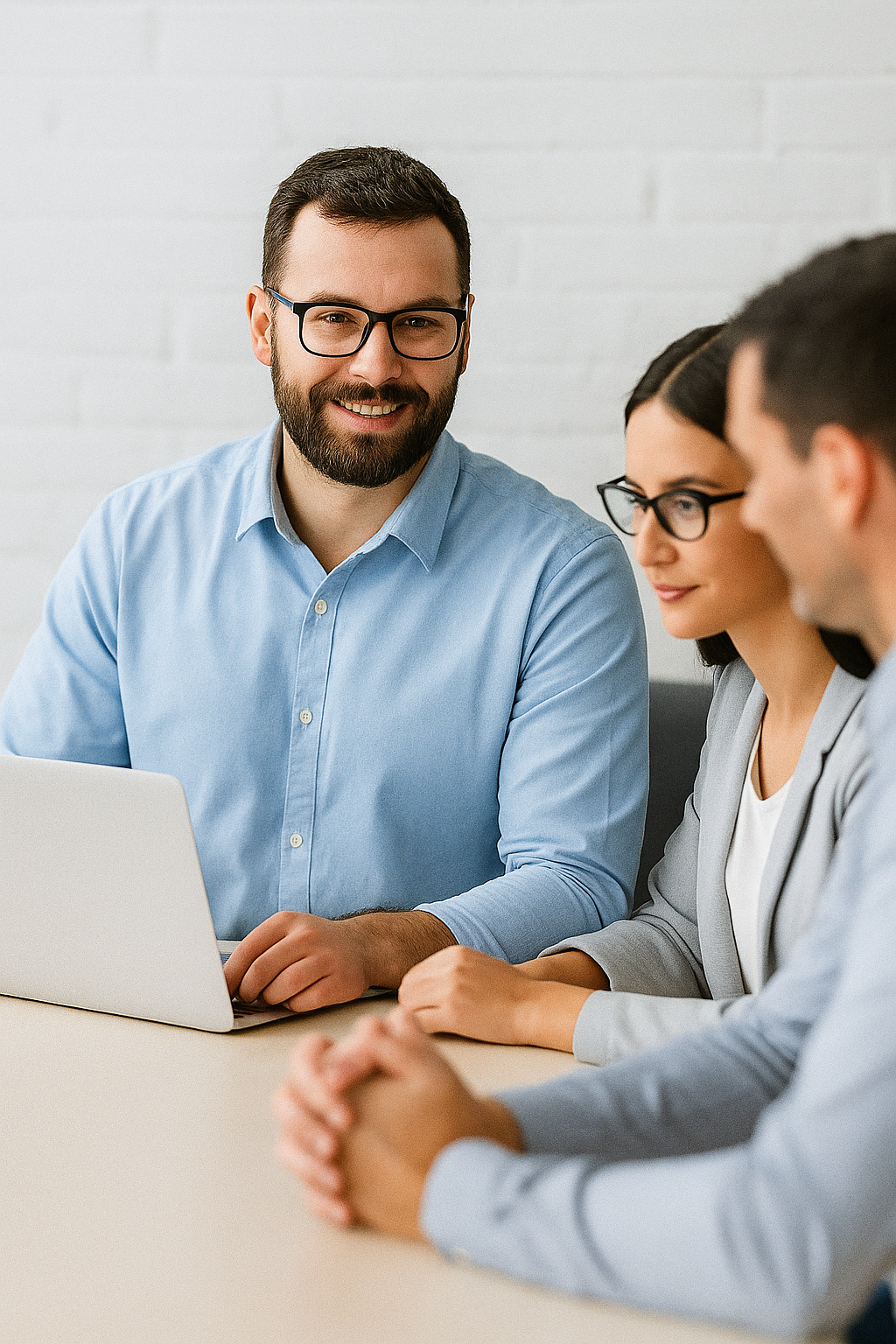 Professional IT consultant planning a business network with clients in Dubai
