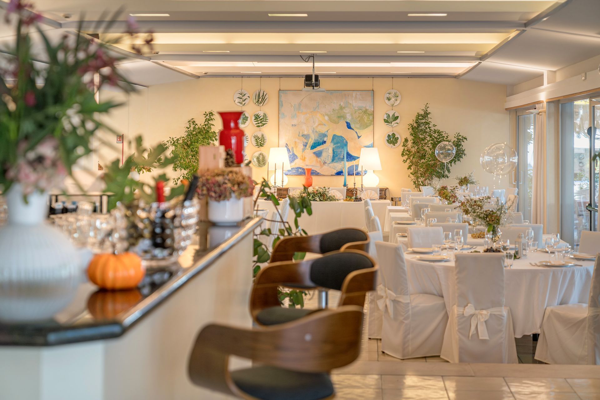 La sala vista dal bar