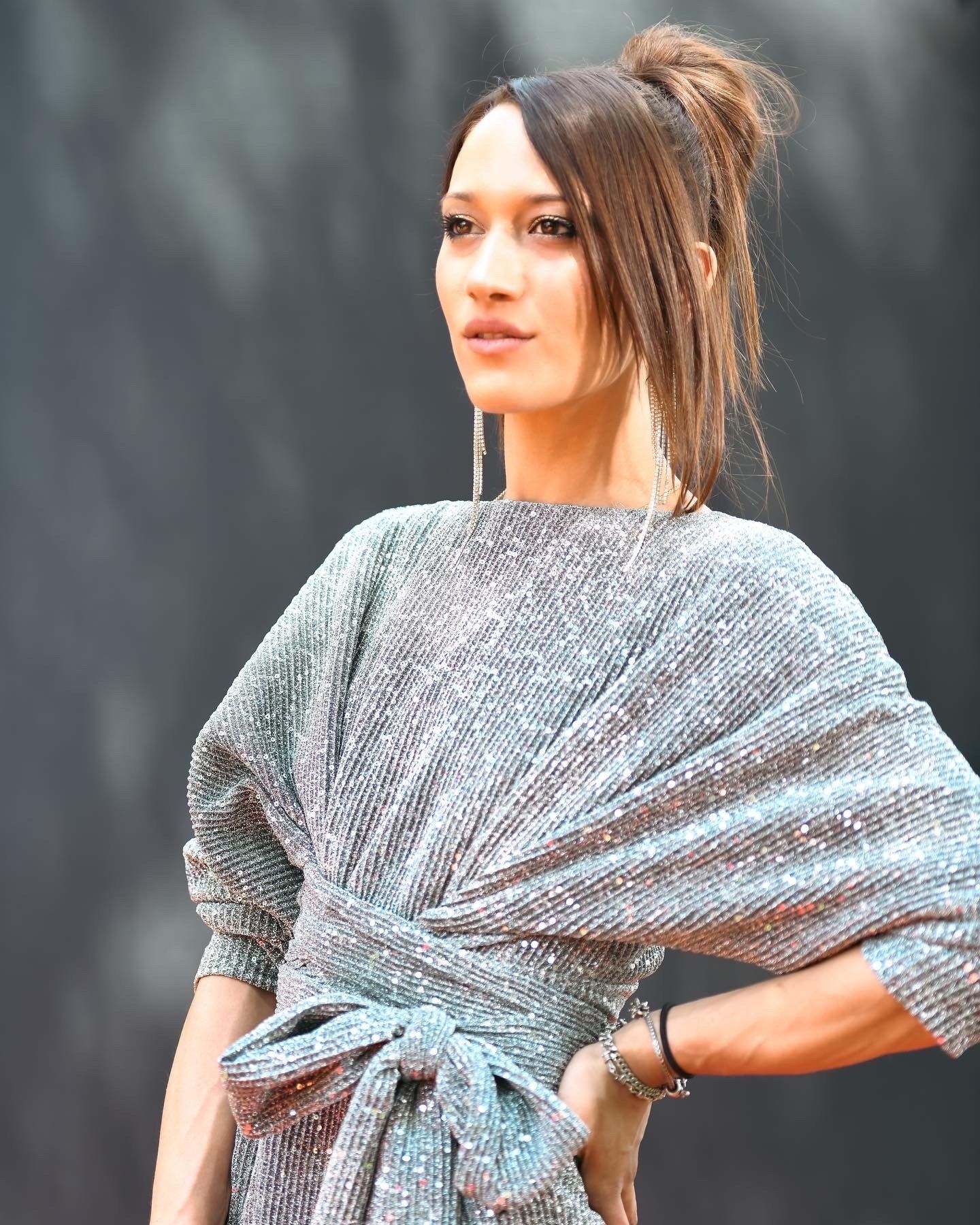 vestito-argentato-luminoso